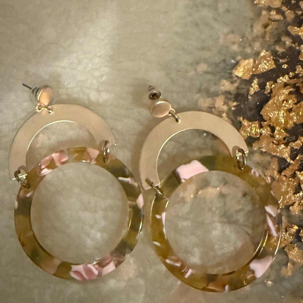 Universal Thread Marbled Gold Dangle Earrings
